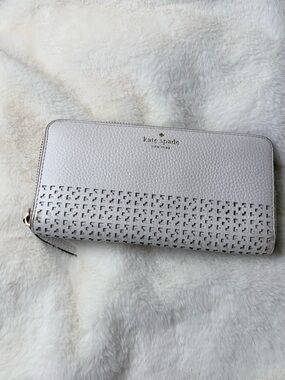 kate spade Pebble Leather Perforated Zip Wallet in Light Gray